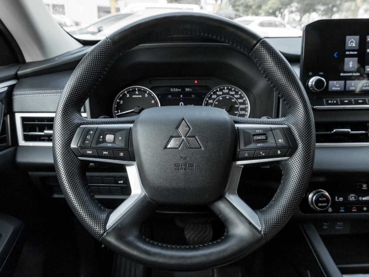 2023 Mitsubishi Outlander LE S-AWC/20-inch two-tone alloy wheels/ 360 Camera Photo
