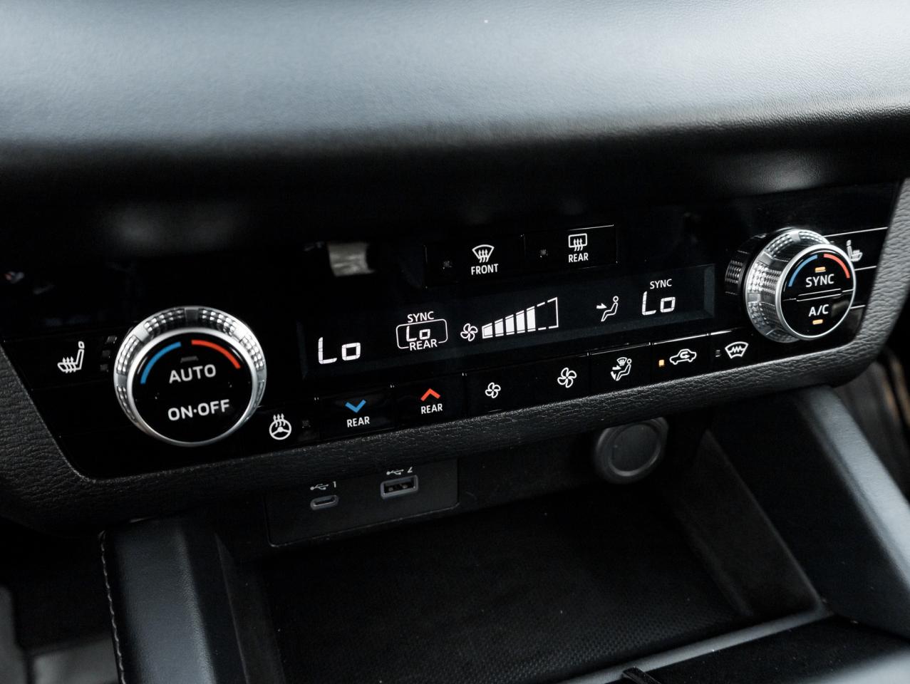 2023 Mitsubishi Outlander LE S-AWC/20-inch two-tone alloy wheels/ 360 Camera Photo