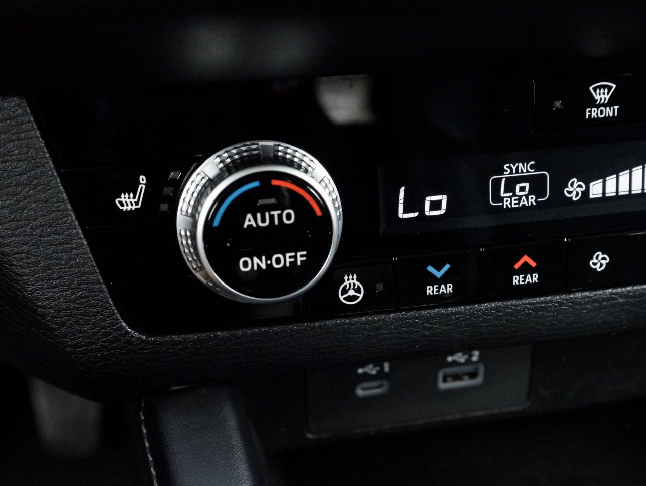 2023 Mitsubishi Outlander LE S-AWC/20-inch two-tone alloy wheels/ 360 Camera Photo