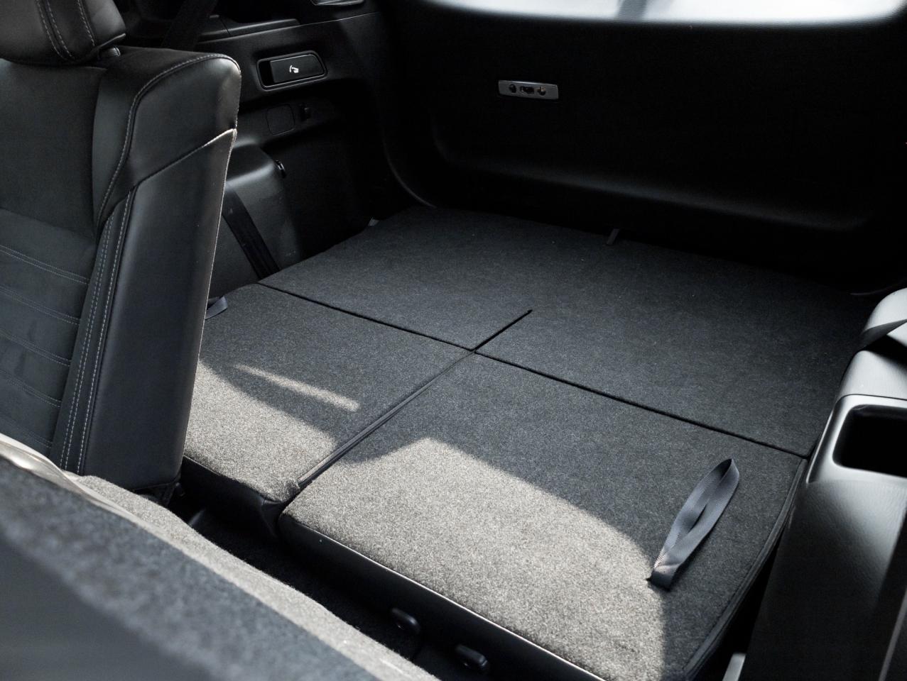 2023 Mitsubishi Outlander LE S-AWC/20-inch two-tone alloy wheels/ 360 Camera Photo