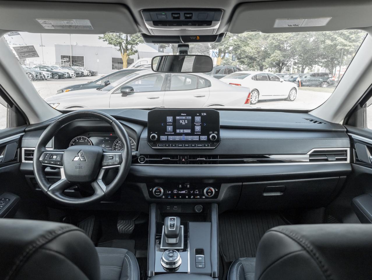 2023 Mitsubishi Outlander LE S-AWC/20-inch two-tone alloy wheels/ 360 Camera Photo