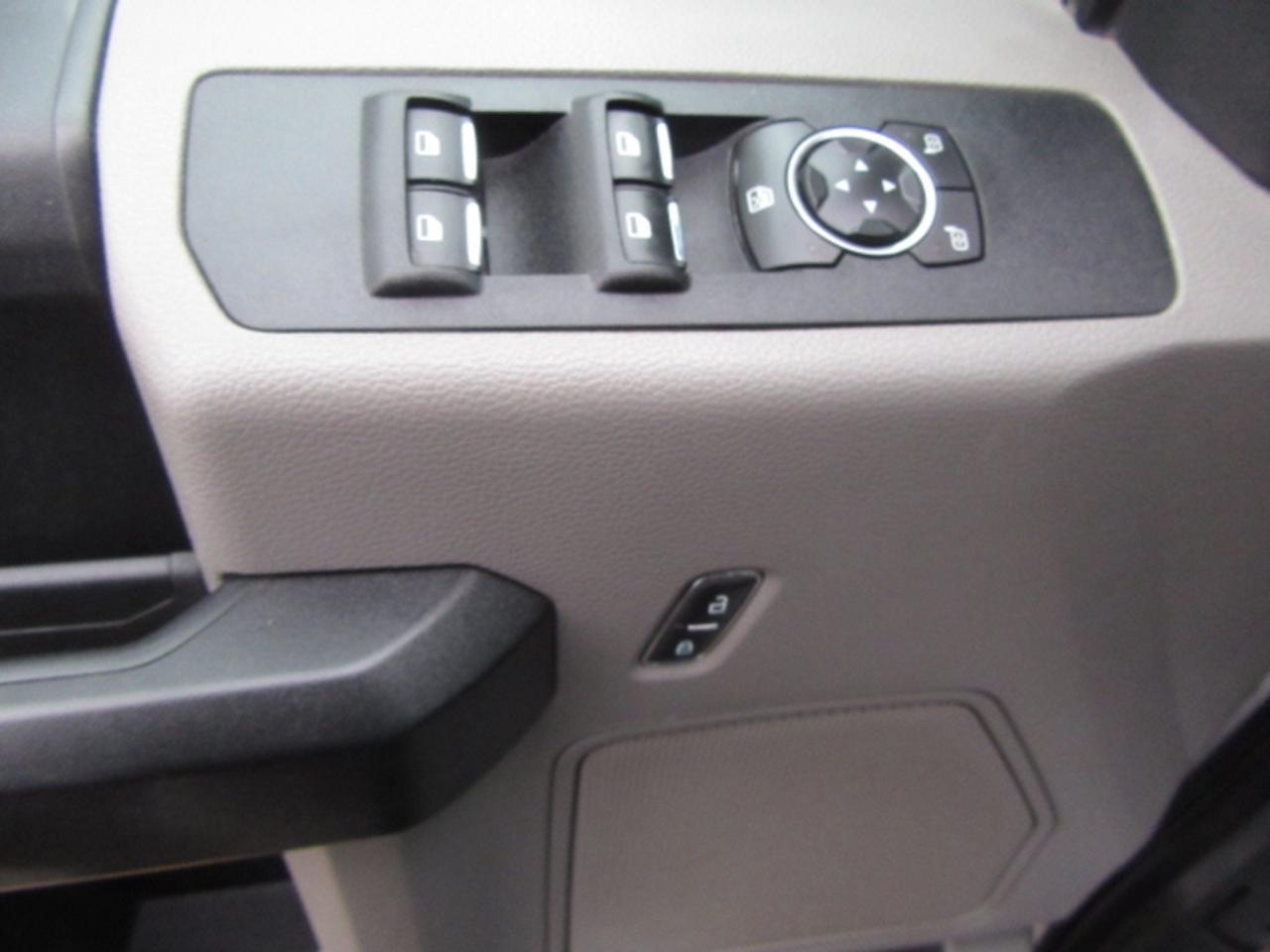 2021 Ford Super Duty F-550 DIESEL CREW CAB 4X4 WITH 12 FT STEEL DUMP BOX Photo