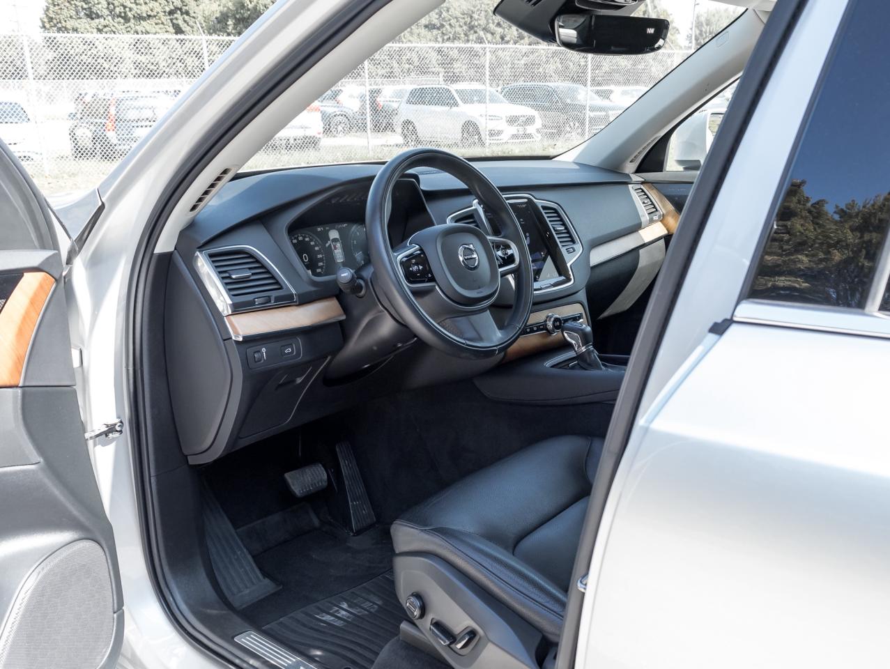 2021 Volvo XC90 T6 AWD Momentum 7-Seater HARMAN KARDON 20" WHEEL Photo