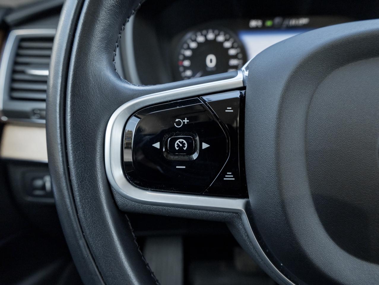 2021 Volvo XC90 T6 AWD Momentum 7-Seater HARMAN KARDON 20" WHEEL Photo