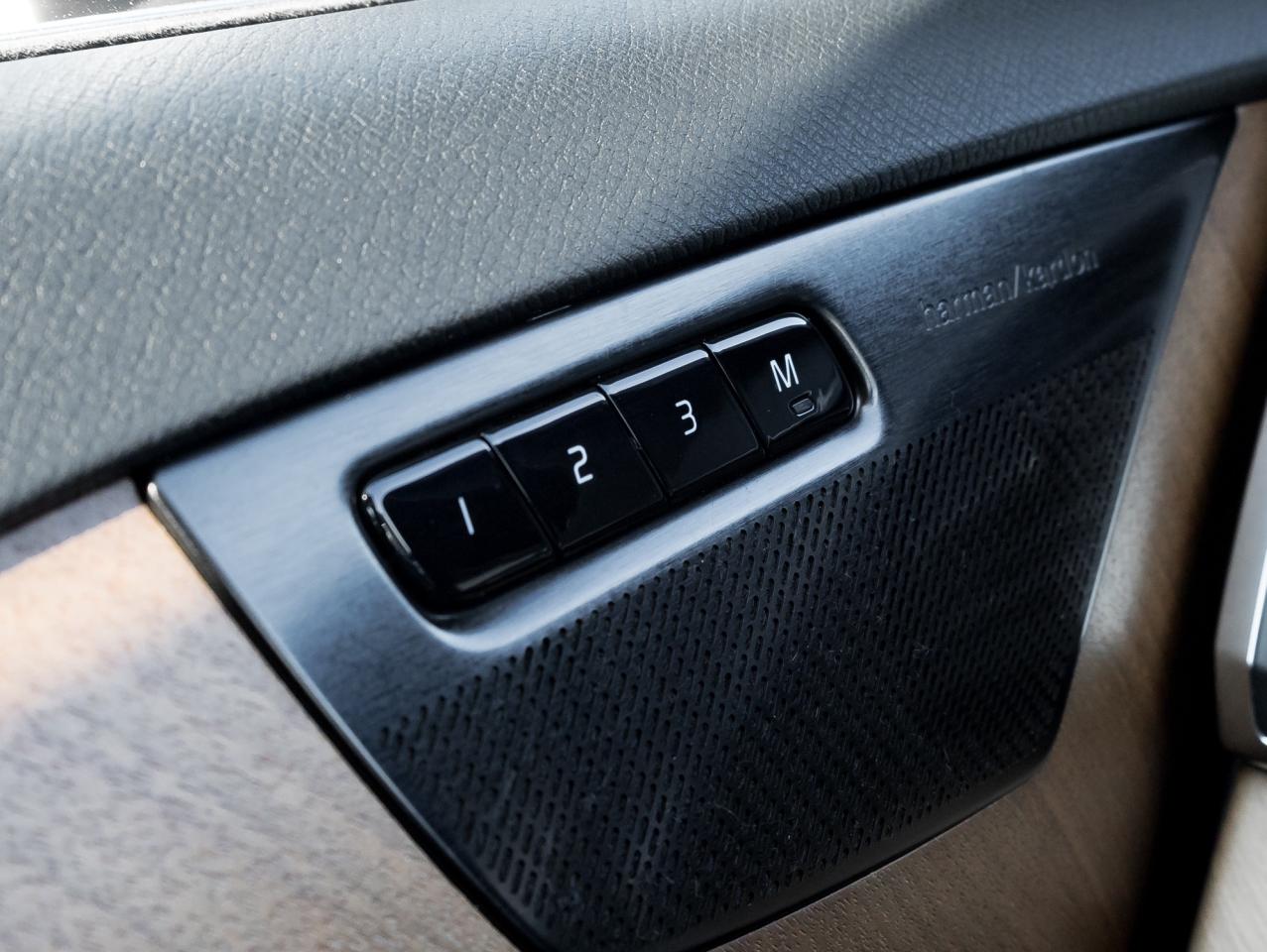 2021 Volvo XC90 T6 AWD Momentum 7-Seater HARMAN KARDON 20" WHEEL Photo