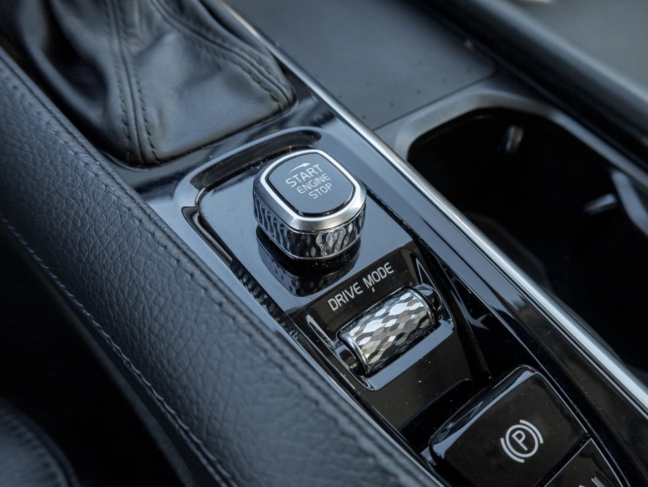 2021 Volvo XC90 T6 AWD Momentum 7-Seater HARMAN KARDON 20" WHEEL Photo