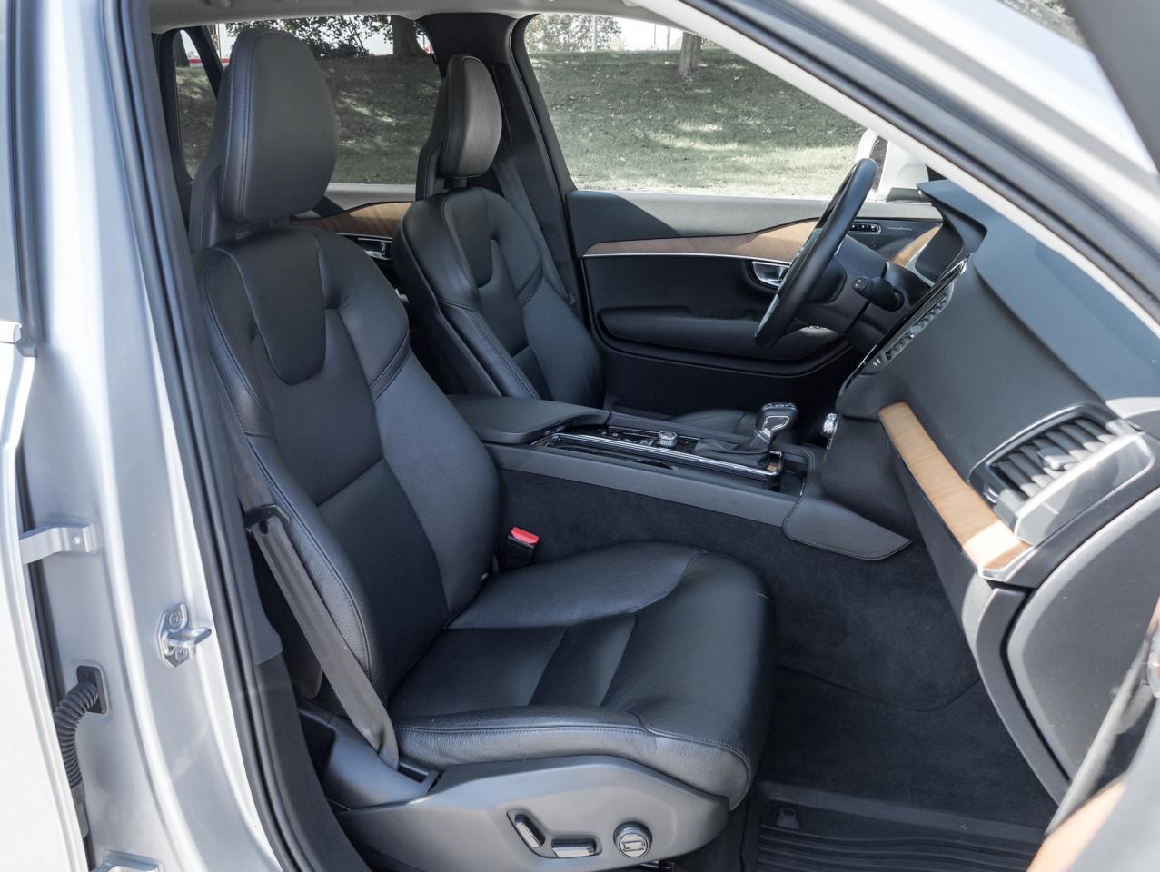 2021 Volvo XC90 T6 AWD Momentum 7-Seater HARMAN KARDON 20" WHEEL Photo