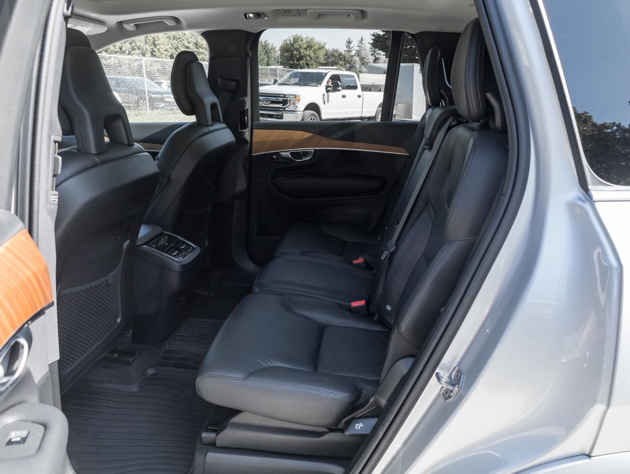 2021 Volvo XC90 T6 AWD Momentum 7-Seater HARMAN KARDON 20" WHEEL Photo