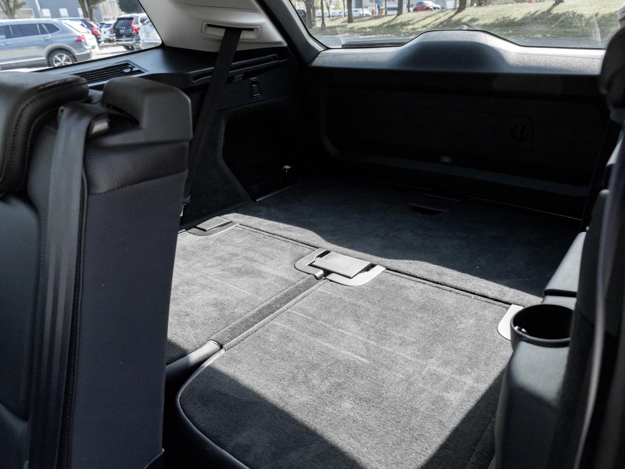 2021 Volvo XC90 T6 AWD Momentum 7-Seater HARMAN KARDON 20" WHEEL Photo