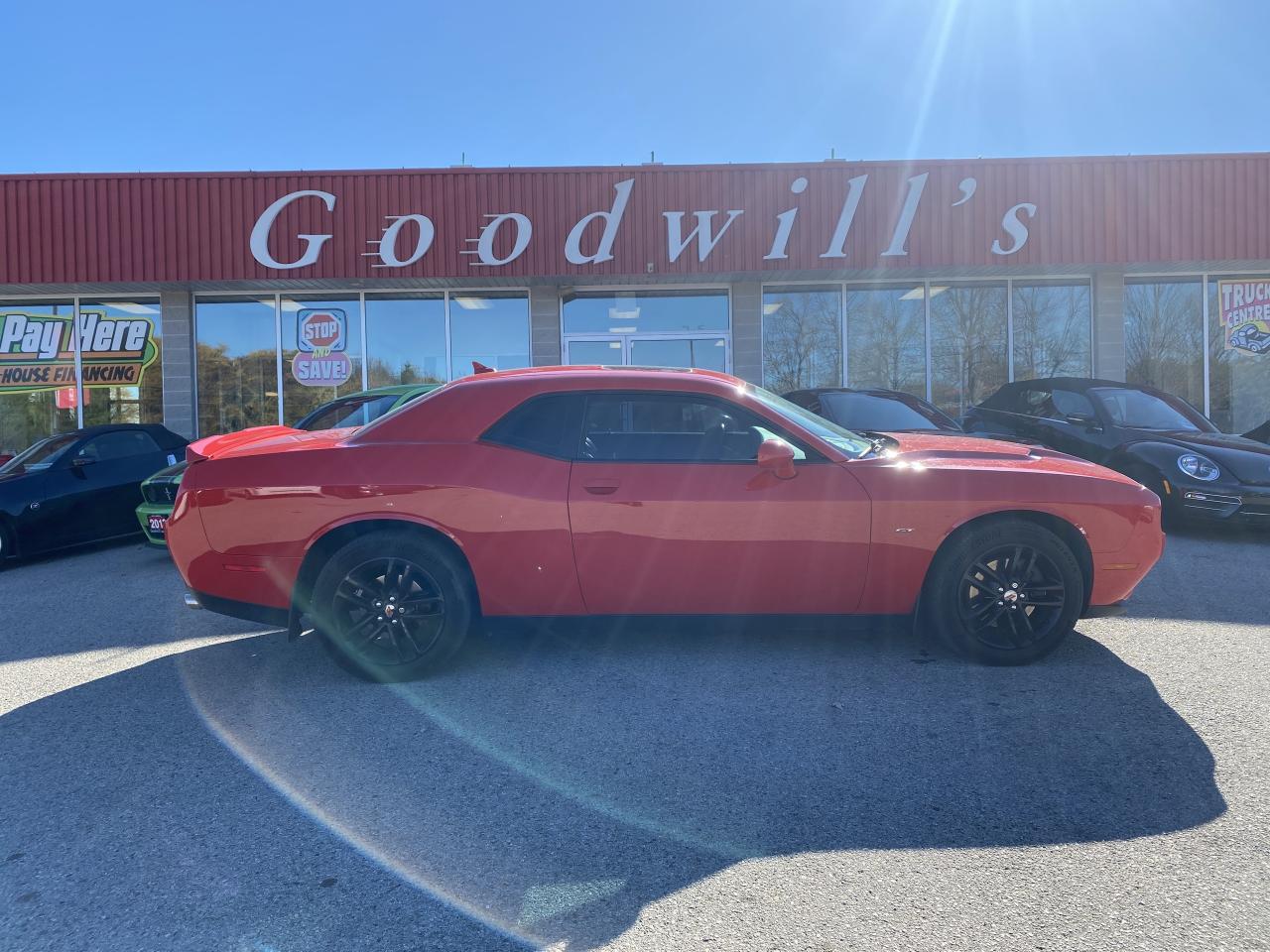2018 Dodge Challenger GT, CLEAN CARFAX, SUNROOF, REMOTE START, AWD! Photo0