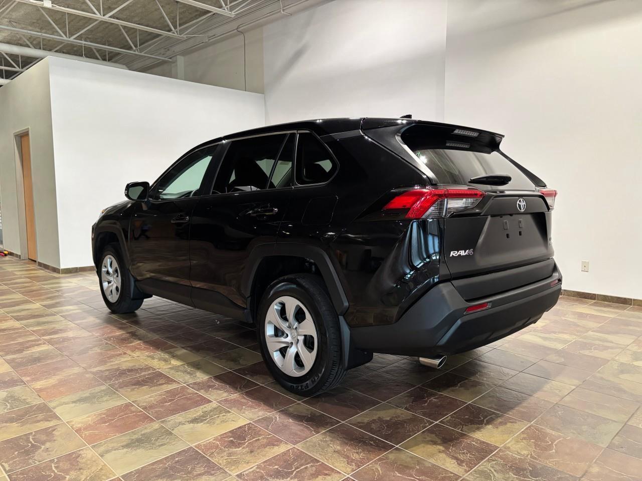 2022 Toyota RAV4 LE Photo