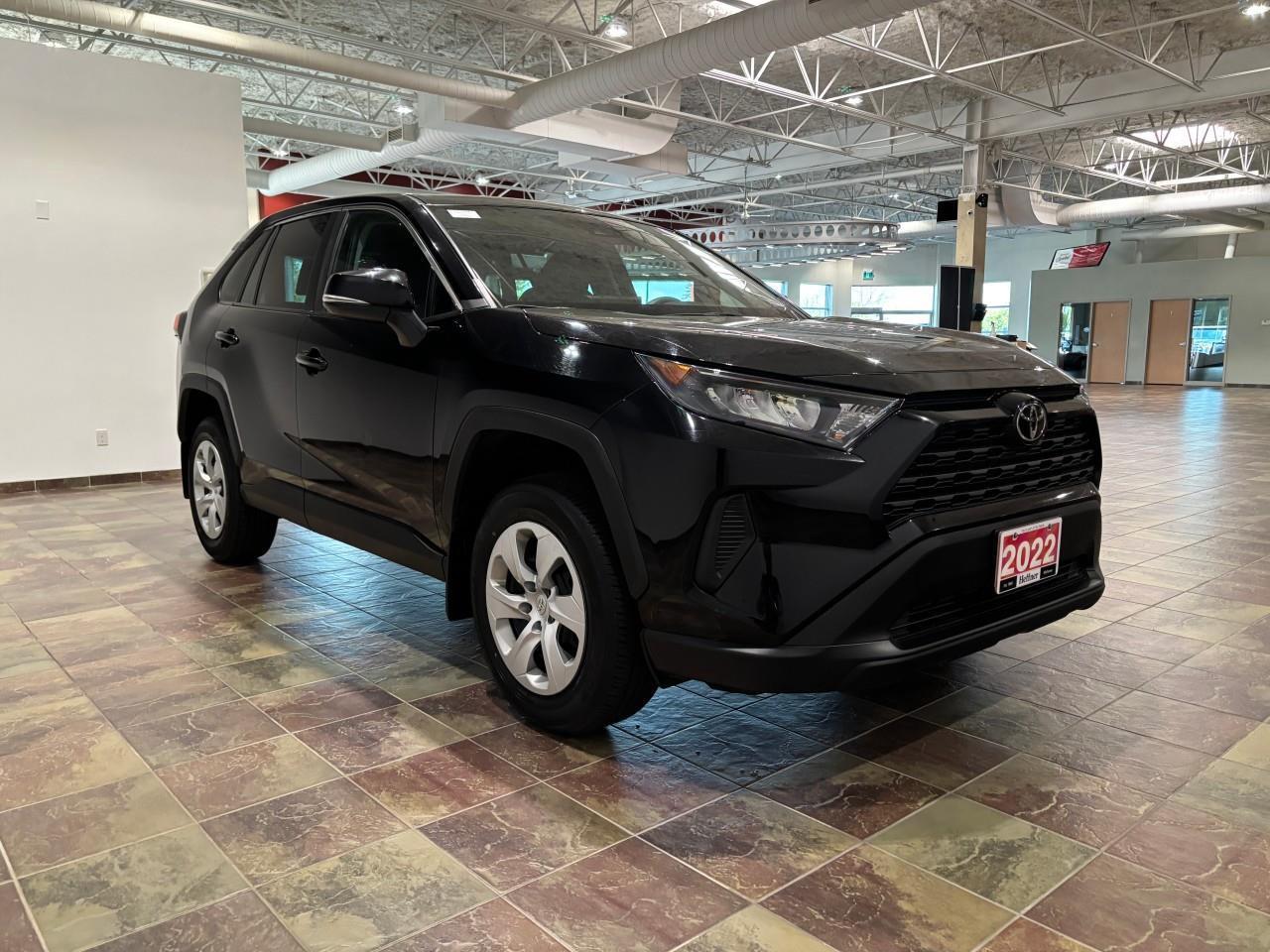 2022 Toyota RAV4 LE Photo
