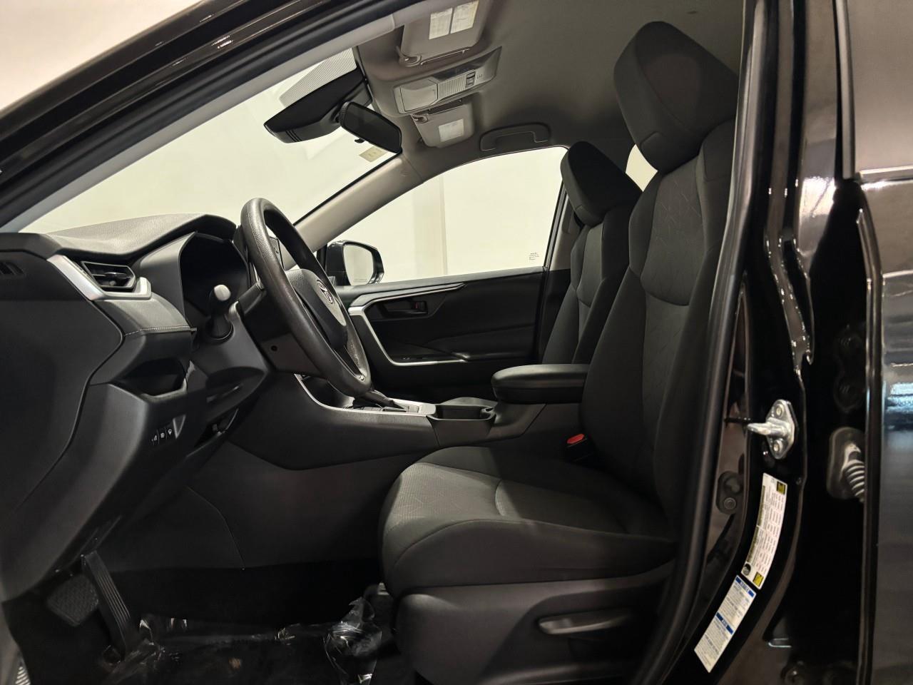 2022 Toyota RAV4 LE Photo