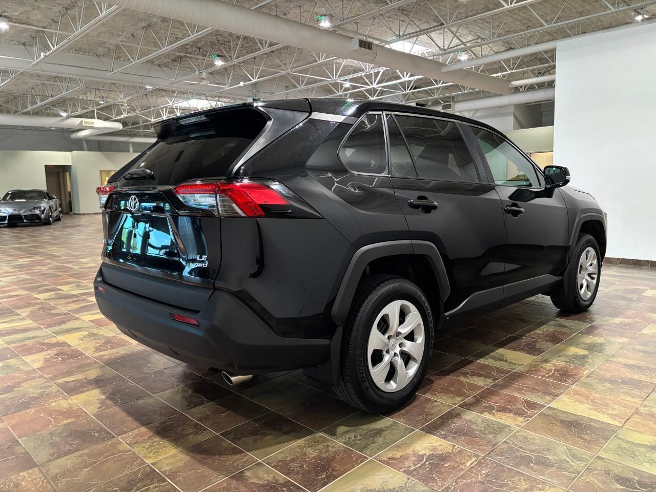 2022 Toyota RAV4 LE Photo
