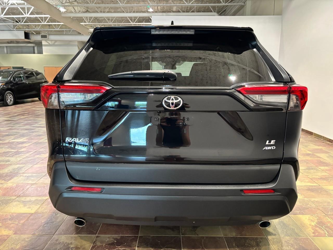 2022 Toyota RAV4 LE Photo