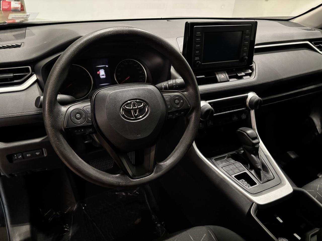 2022 Toyota RAV4 LE Photo