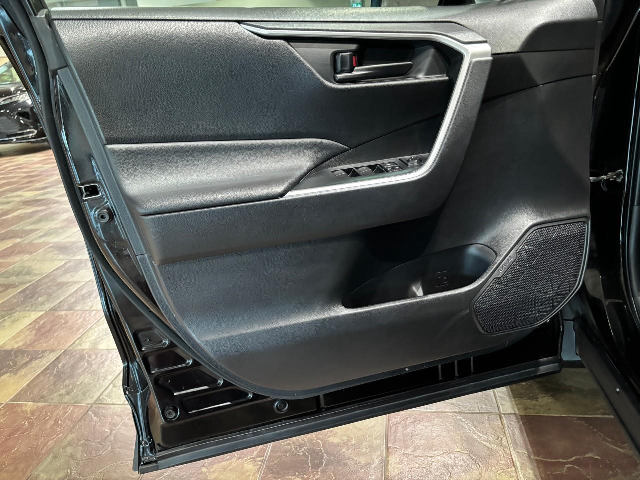 2022 Toyota RAV4 LE Photo