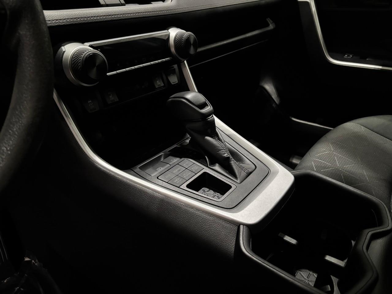 2022 Toyota RAV4 LE Photo