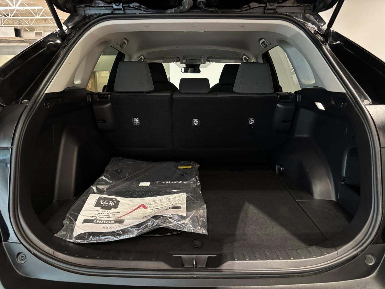 2022 Toyota RAV4 LE Photo