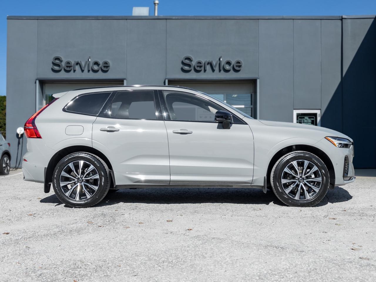 2025 Volvo XC60 B5 AWD Plus Dark Theme CPO LOW MILEAGE NEARLY NEW Photo