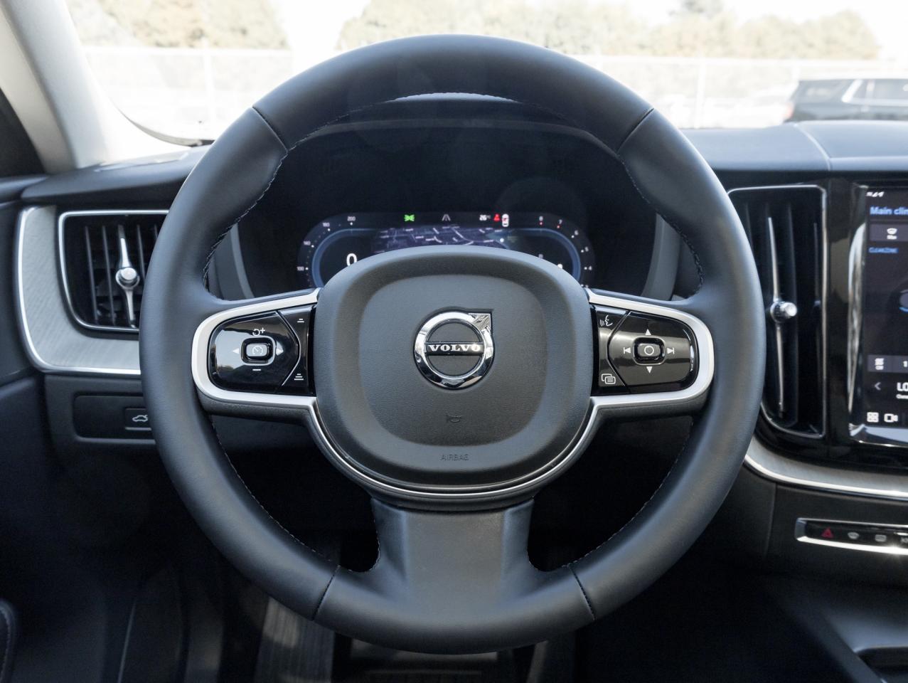 2025 Volvo XC60 B5 AWD Plus Dark Theme CPO LOW MILEAGE NEARLY NEW Photo