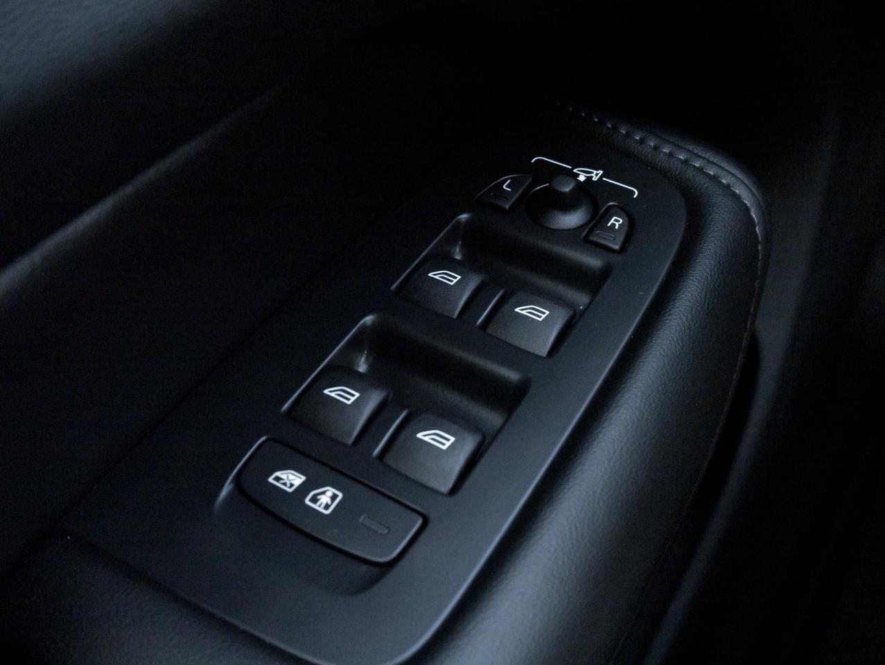 2025 Volvo XC60 B5 AWD Plus Dark Theme CPO LOW MILEAGE NEARLY NEW Photo