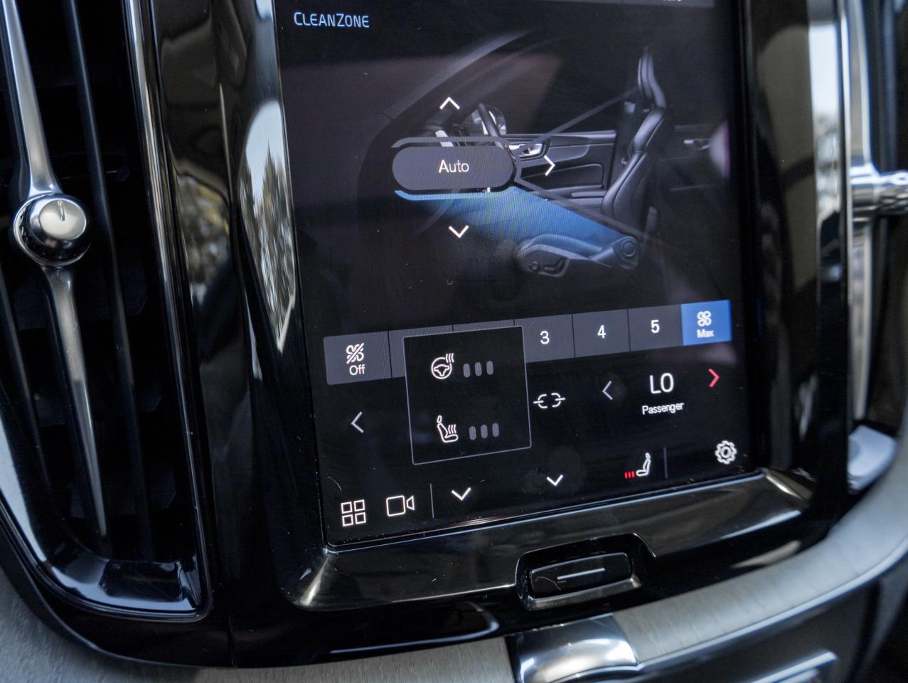 2025 Volvo XC60 B5 AWD Plus Dark Theme CPO LOW MILEAGE NEARLY NEW Photo