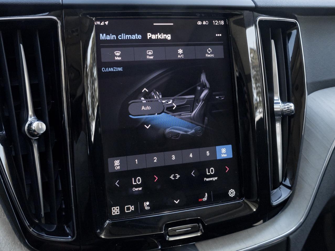 2025 Volvo XC60 B5 AWD Plus Dark Theme CPO LOW MILEAGE NEARLY NEW Photo