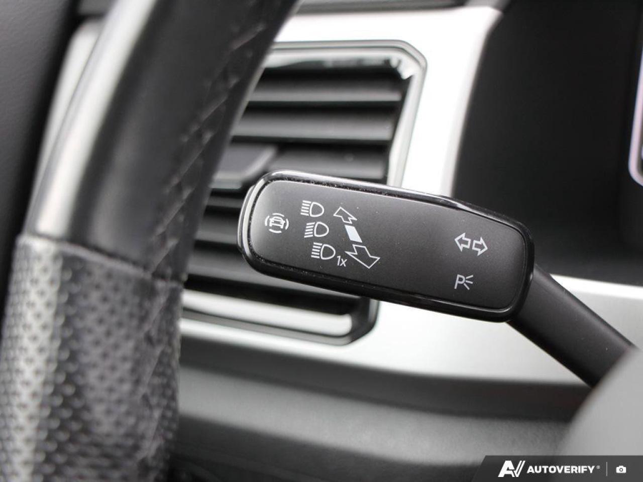 2023 Volkswagen Atlas ExeclineONE-OWNER, ACCIDENT-FREE, CAPTAIN'S CHAIRS Photo