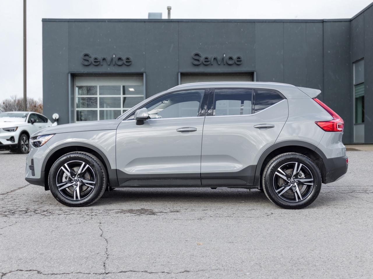2025 Volvo XC40 B5 AWD Core  HOLIDAY SPECIAL  LIKE NEW  VOLVO CPO Photo