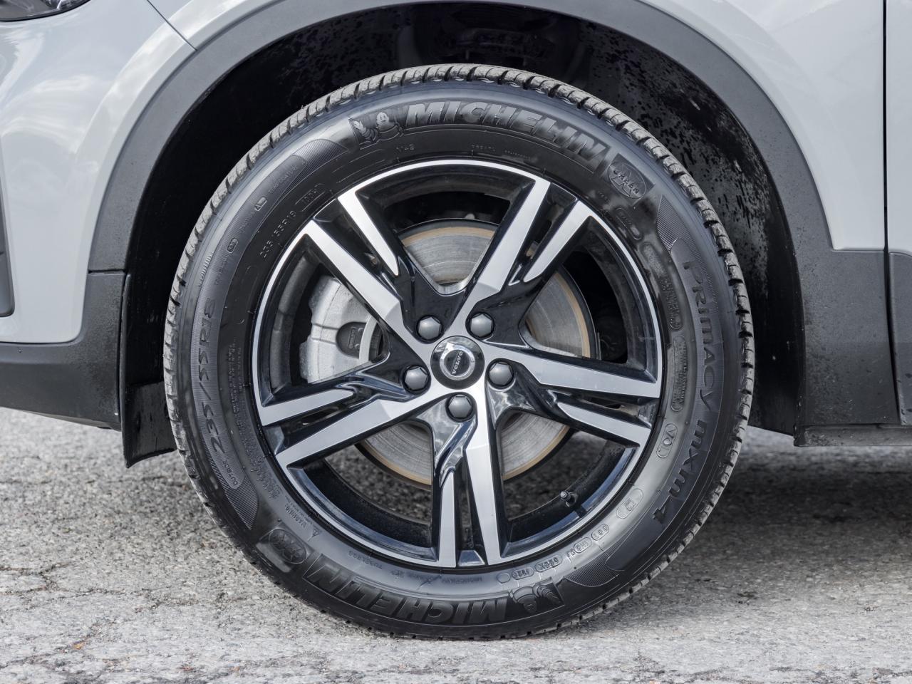 2025 Volvo XC40 B5 AWD Core  HOLIDAY SPECIAL  LIKE NEW  VOLVO CPO Photo