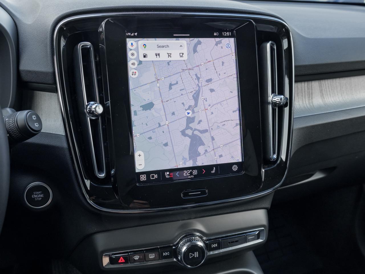 2025 Volvo XC40 B5 AWD Core  HOLIDAY SPECIAL  LIKE NEW  VOLVO CPO Photo