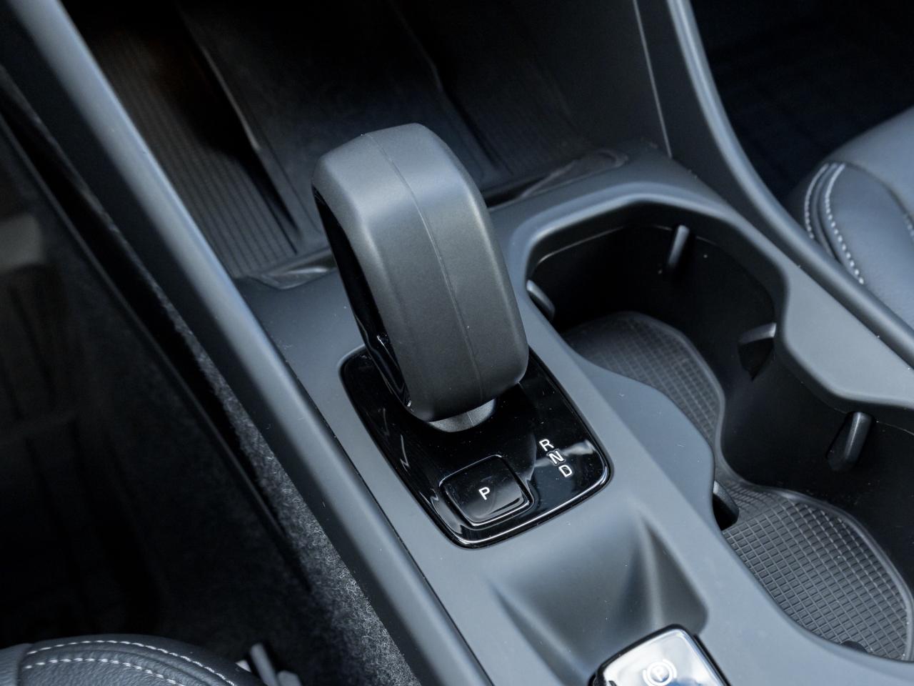 2025 Volvo XC40 B5 AWD Core  HOLIDAY SPECIAL  LIKE NEW  VOLVO CPO Photo