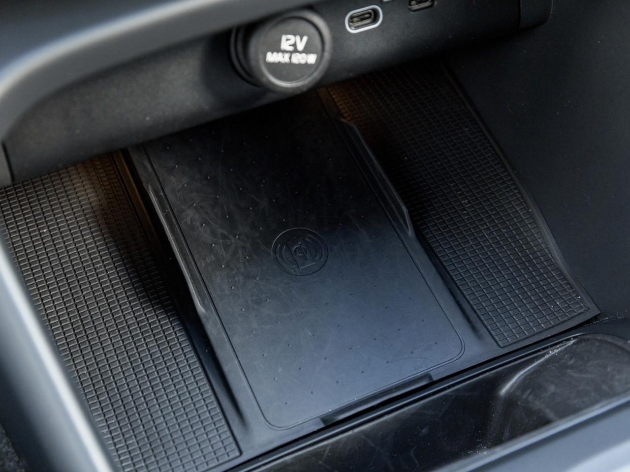 2025 Volvo XC40 B5 AWD Core  HOLIDAY SPECIAL  LIKE NEW  VOLVO CPO Photo