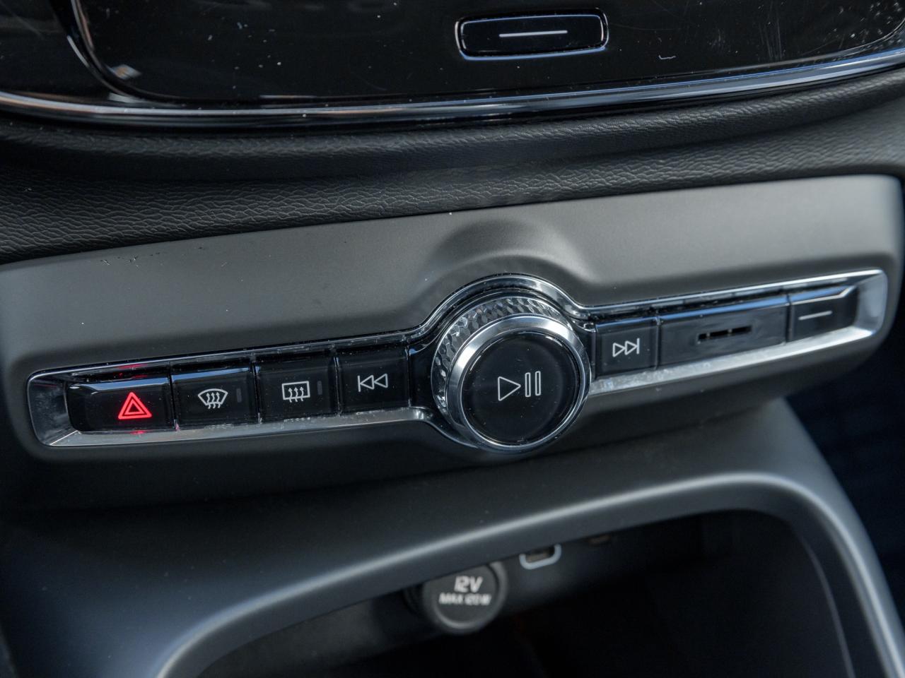 2025 Volvo XC40 B5 AWD Core  HOLIDAY SPECIAL  LIKE NEW  VOLVO CPO Photo