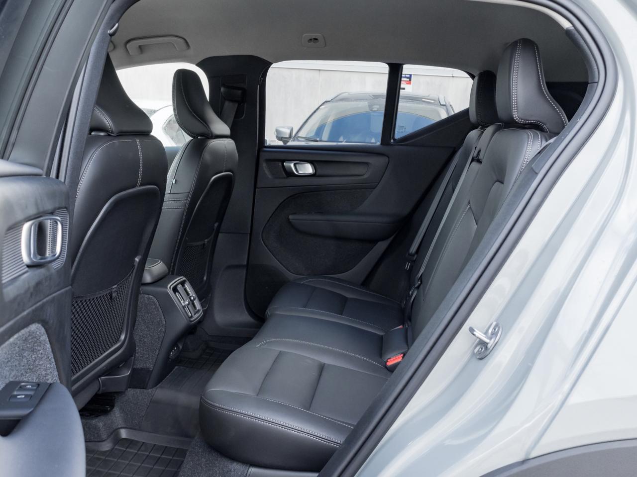 2025 Volvo XC40 B5 AWD Core  HOLIDAY SPECIAL  LIKE NEW  VOLVO CPO Photo