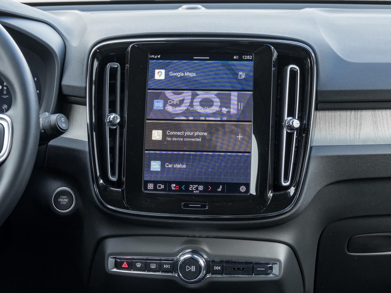 2025 Volvo XC40 B5 AWD Core  HOLIDAY SPECIAL  LIKE NEW  VOLVO CPO Photo