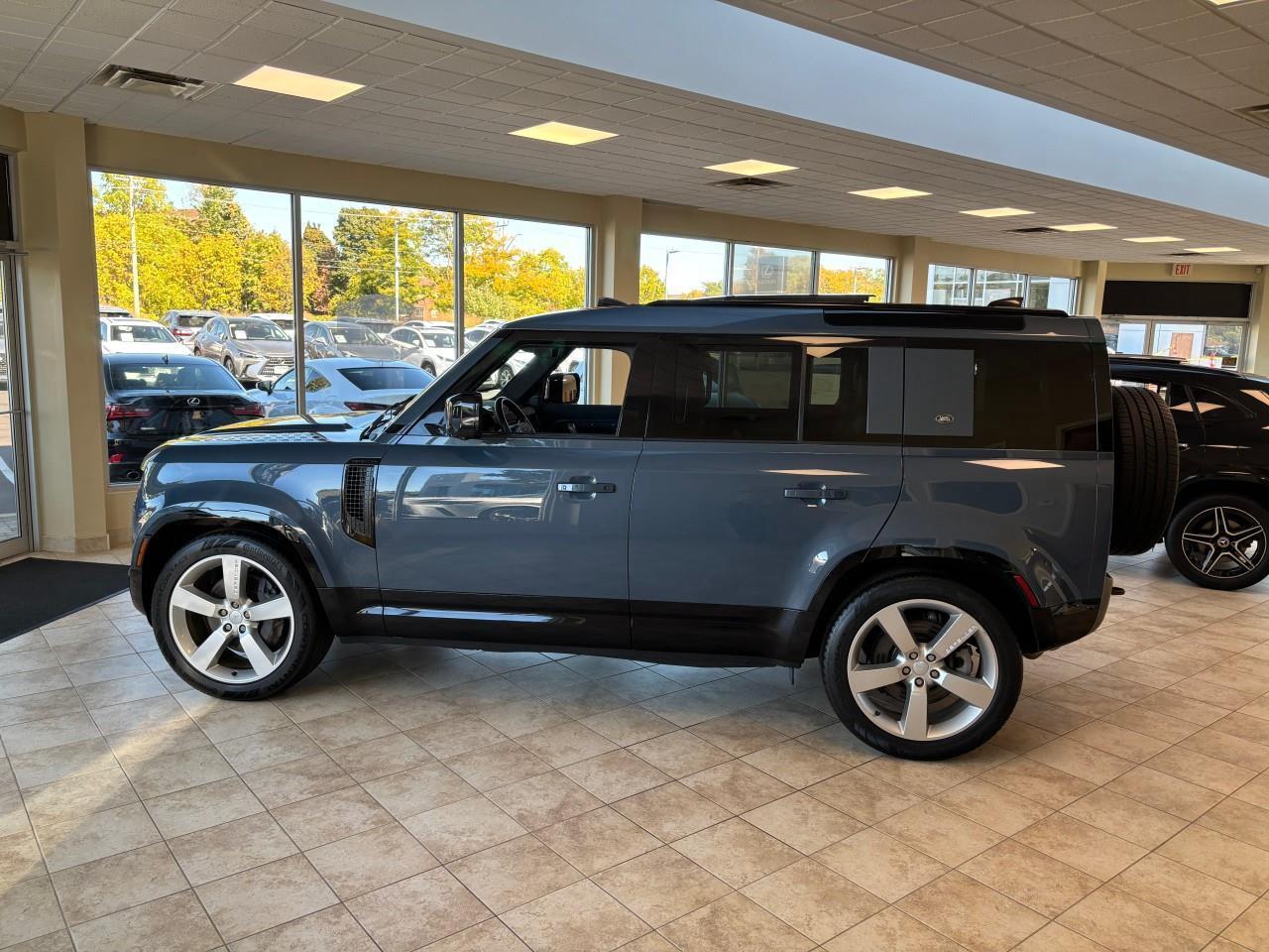 2023 Land Rover Defender X-Dynamic SE X-Dynamic SE 110 AWD   SAFETY CERTIFI Photo3