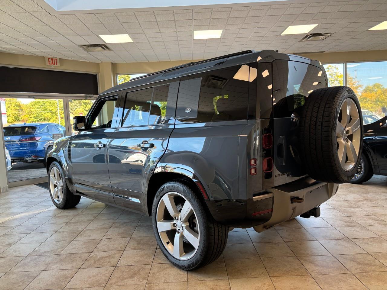 2023 Land Rover Defender X-Dynamic SE X-Dynamic SE 110 AWD   SAFETY CERTIFI Photo