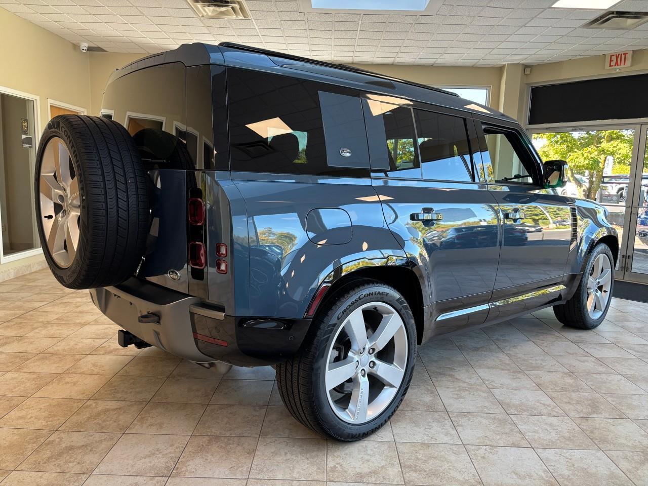 2023 Land Rover Defender X-Dynamic SE X-Dynamic SE 110 AWD   SAFETY CERTIFI Photo