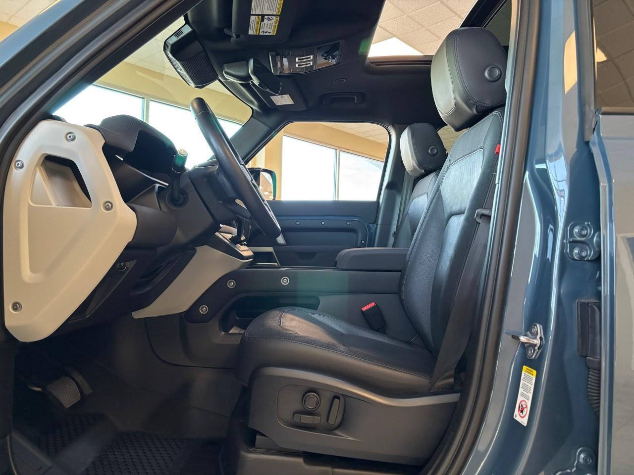 2023 Land Rover Defender X-Dynamic SE X-Dynamic SE 110 AWD   SAFETY CERTIFI Photo