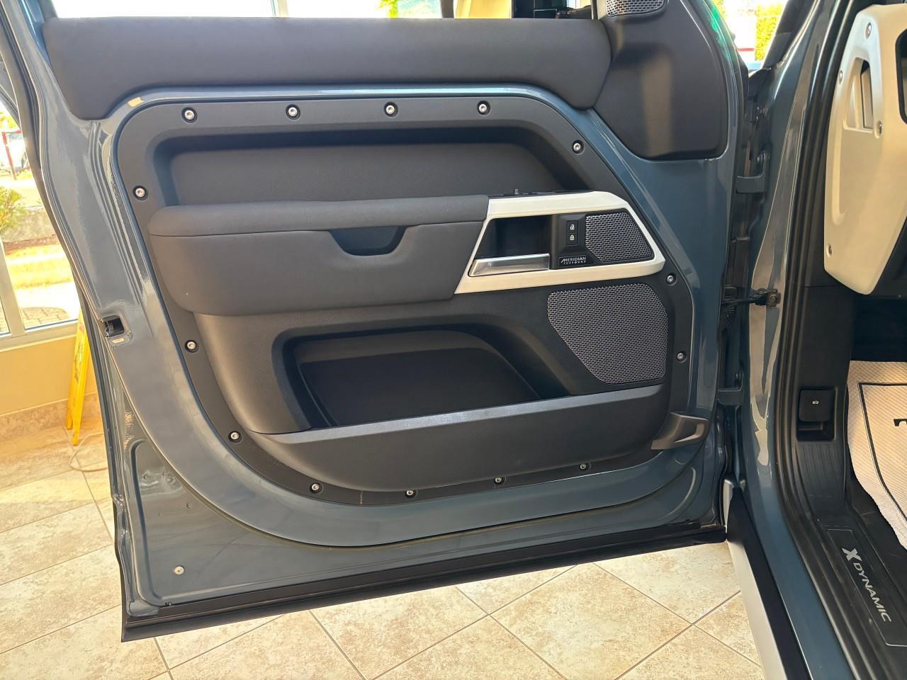 2023 Land Rover Defender X-Dynamic SE X-Dynamic SE 110 AWD   SAFETY CERTIFI Photo