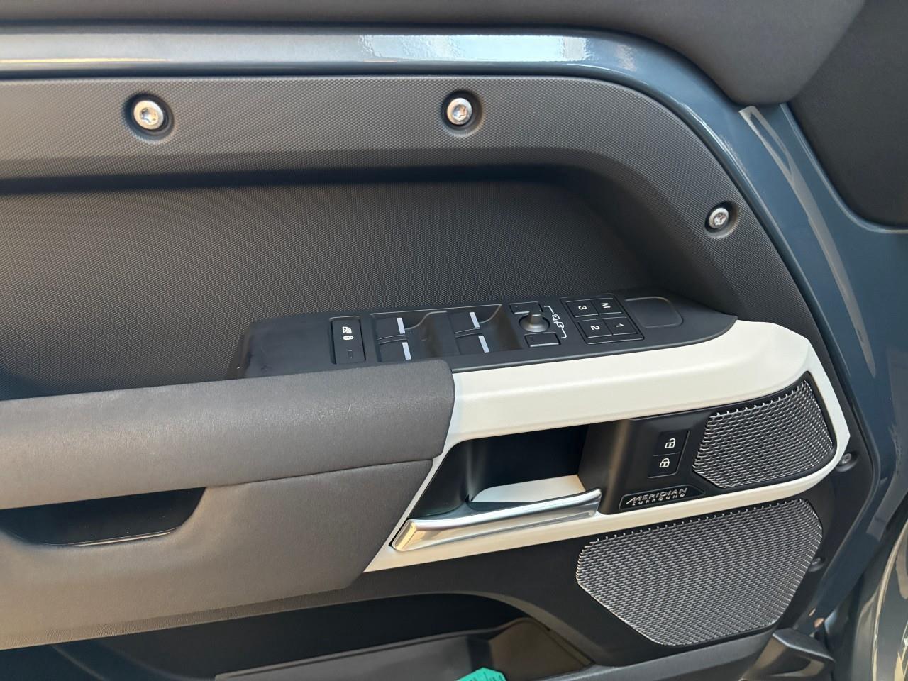 2023 Land Rover Defender X-Dynamic SE X-Dynamic SE 110 AWD   SAFETY CERTIFI Photo