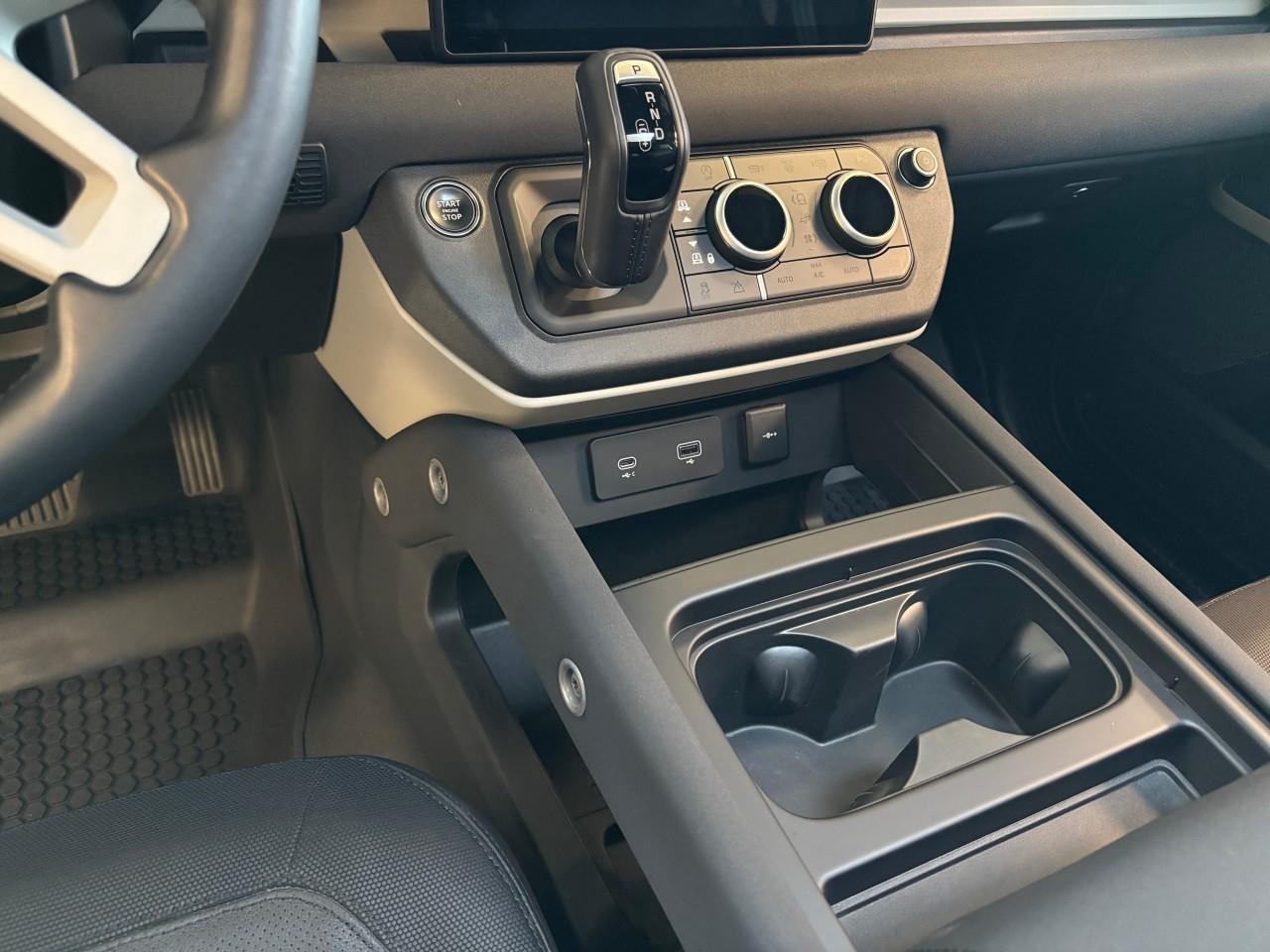 2023 Land Rover Defender X-Dynamic SE X-Dynamic SE 110 AWD   SAFETY CERTIFI Photo