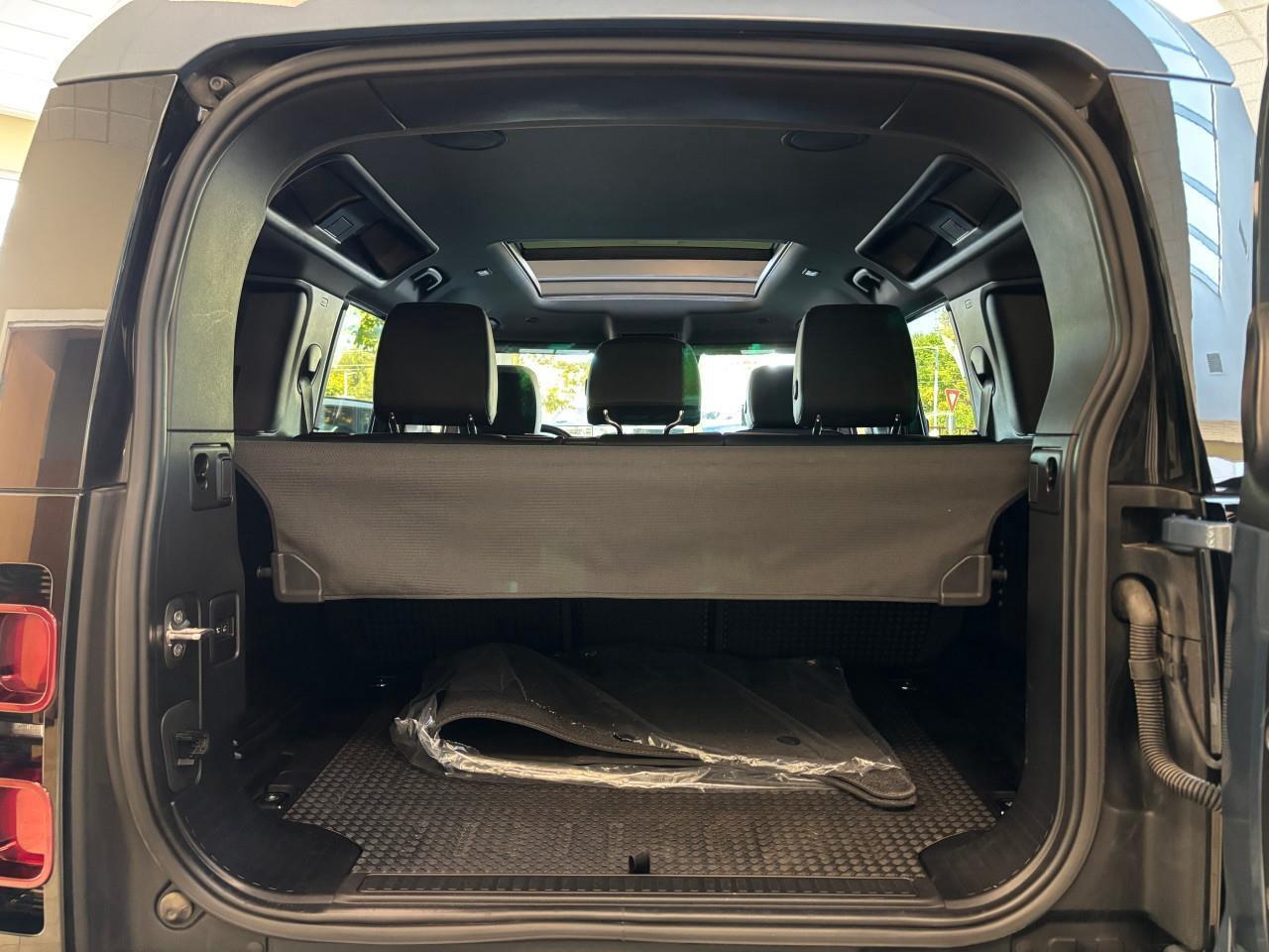 2023 Land Rover Defender X-Dynamic SE X-Dynamic SE 110 AWD   SAFETY CERTIFI Photo