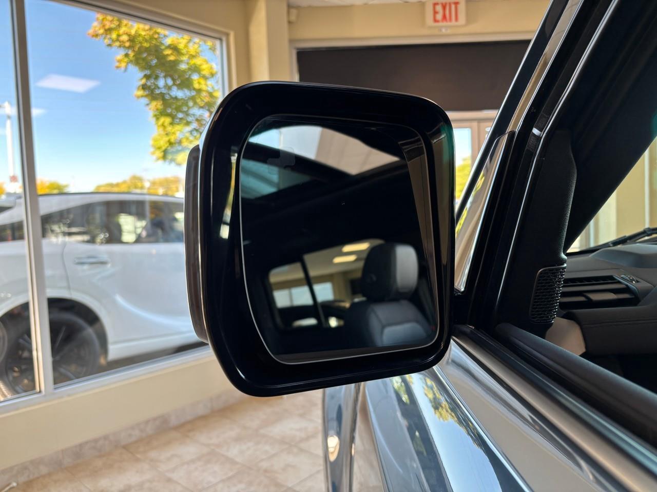 2023 Land Rover Defender X-Dynamic SE X-Dynamic SE 110 AWD   SAFETY CERTIFI Photo