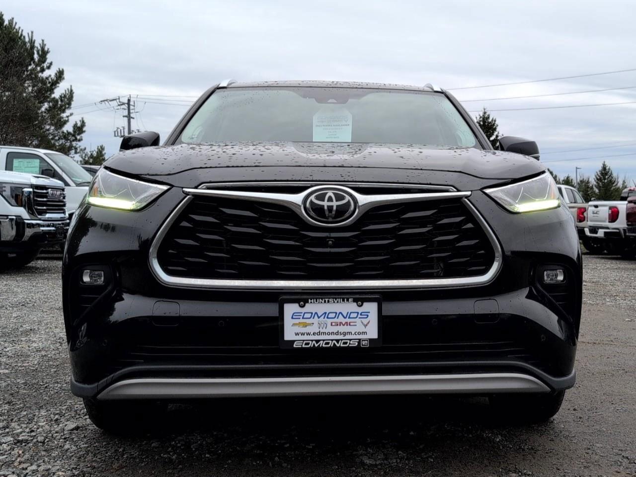 2023 Toyota Highlander LECertified Pre-Owned   One Owner   Winter Tires Photo3