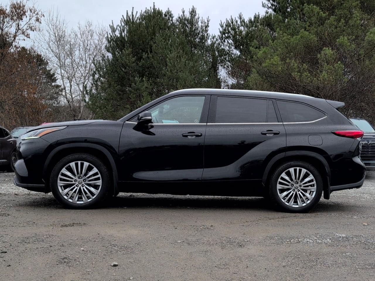 2023 Toyota Highlander LECertified Pre-Owned   One Owner   Winter Tires Photo