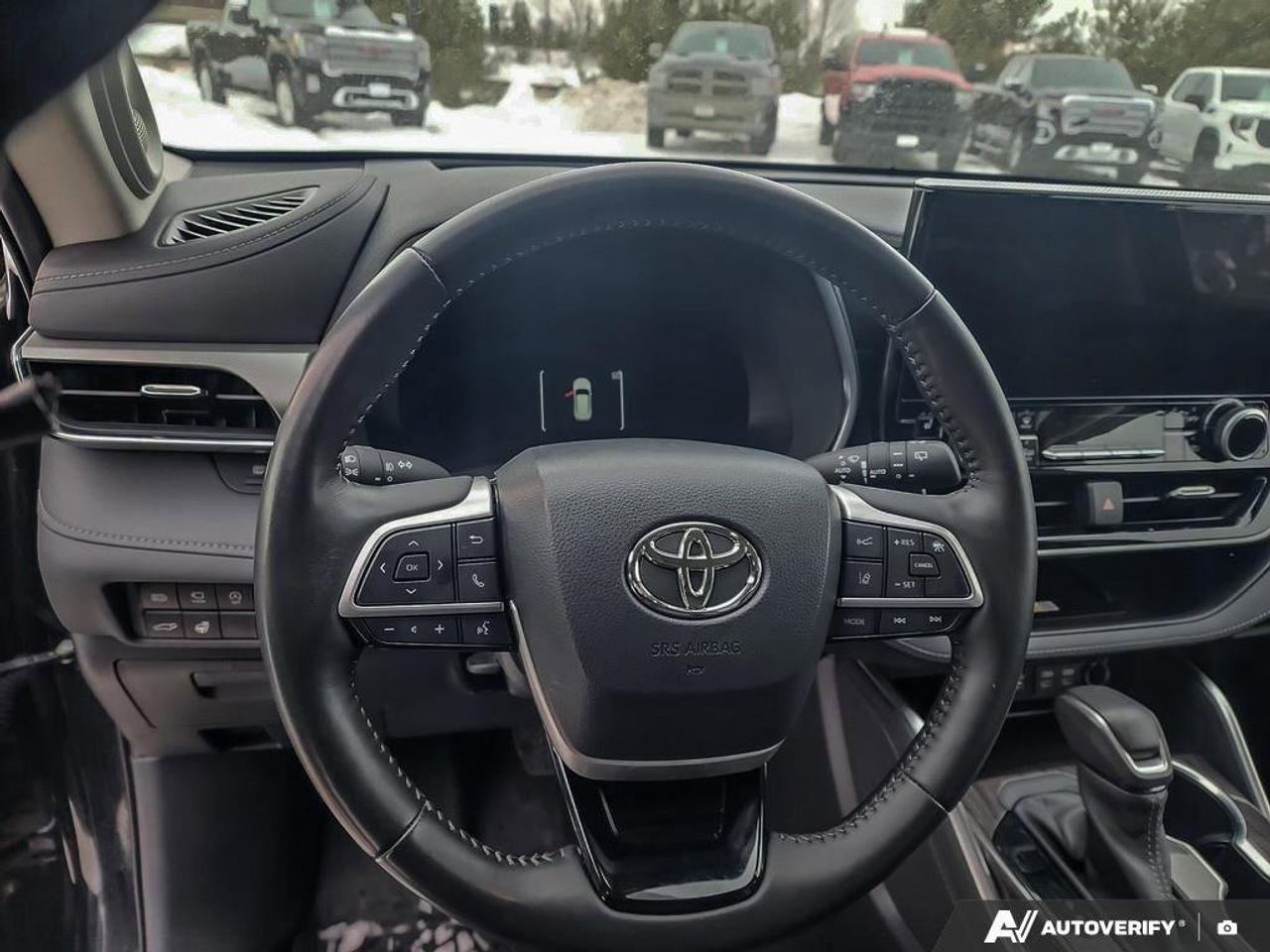 2023 Toyota Highlander LECertified Pre-Owned   One Owner   Winter Tires Photo