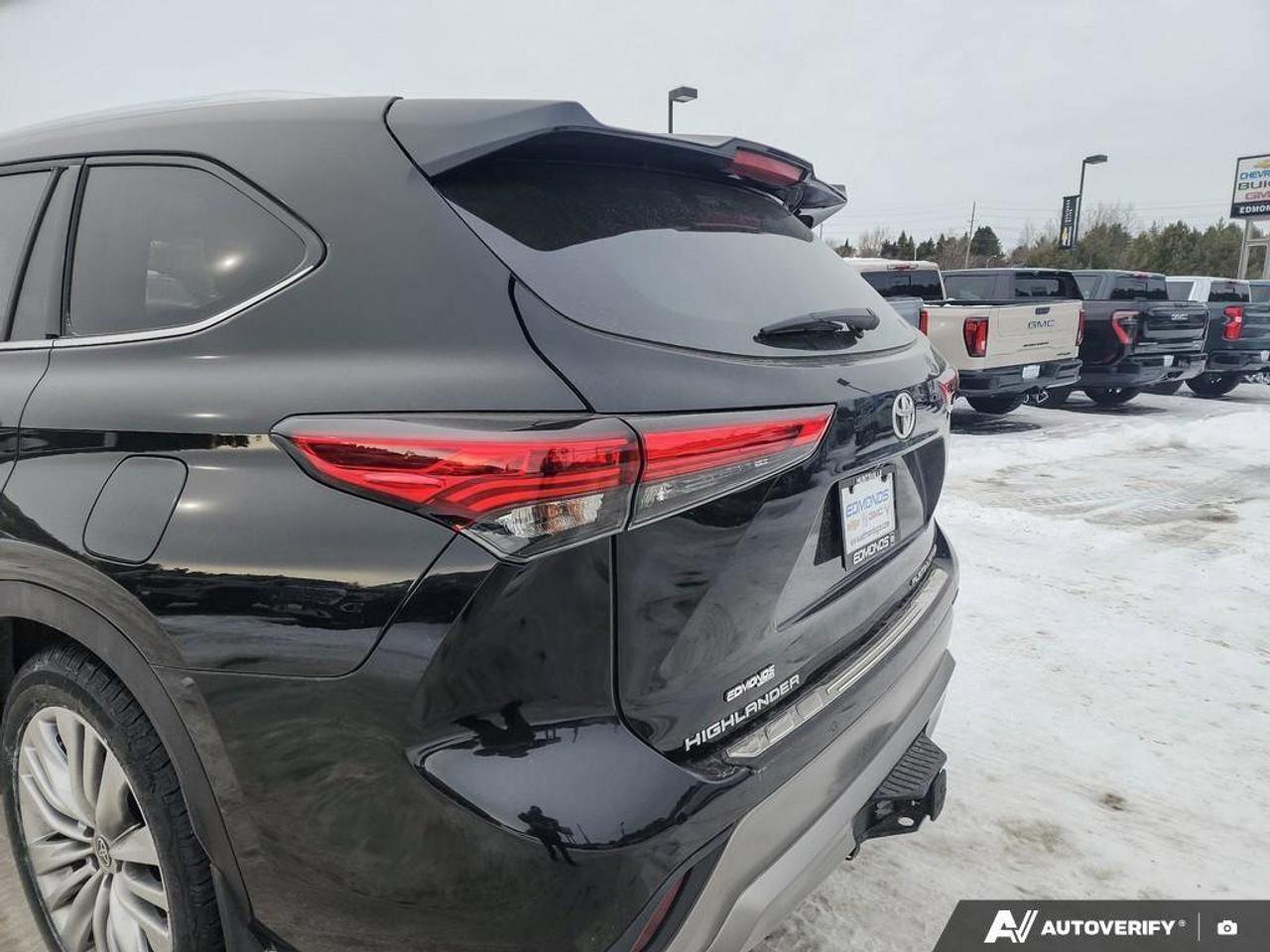 2023 Toyota Highlander LECertified Pre-Owned   One Owner   Winter Tires Photo